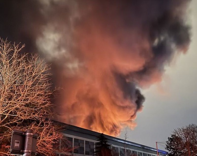 Un incendiu puternic a paralizat Aeroportul Heathrow din Londra, unul dintre cele mai aglomerate din Europa. Mii de zboruri au fost anulate | VIDEO