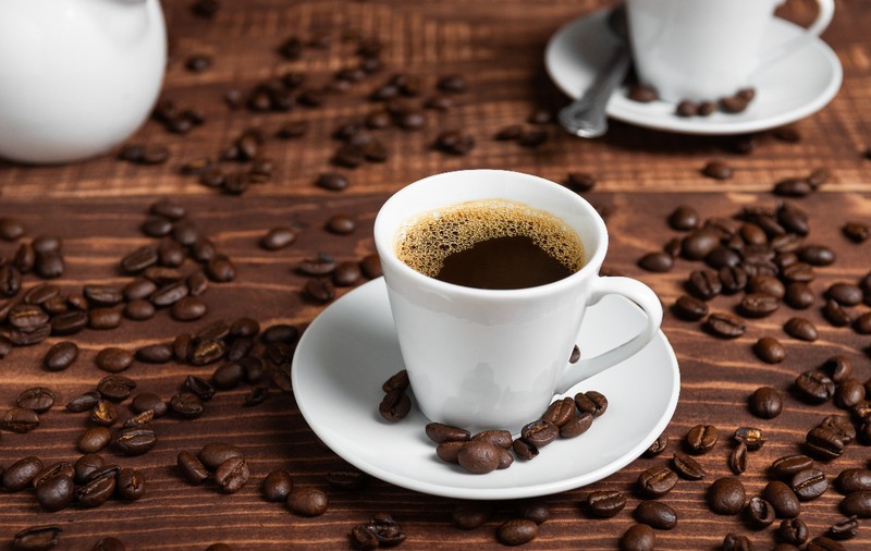 De ce cafeaua băută în timpul condusului nu revigorează, ci provoacă somnolență. Explicațiile experților