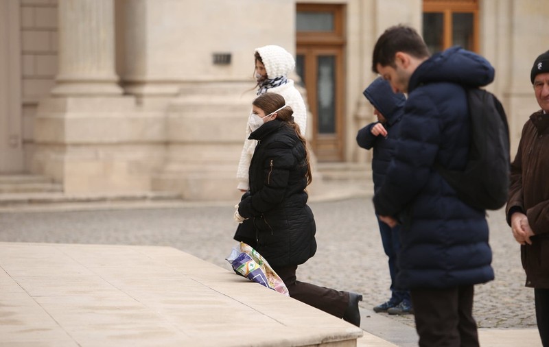 Virusul și teologia: mergem duminică la Biserică în vremuri de epidemie?