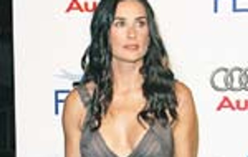 Demi Moore se trateaza cu lipitori