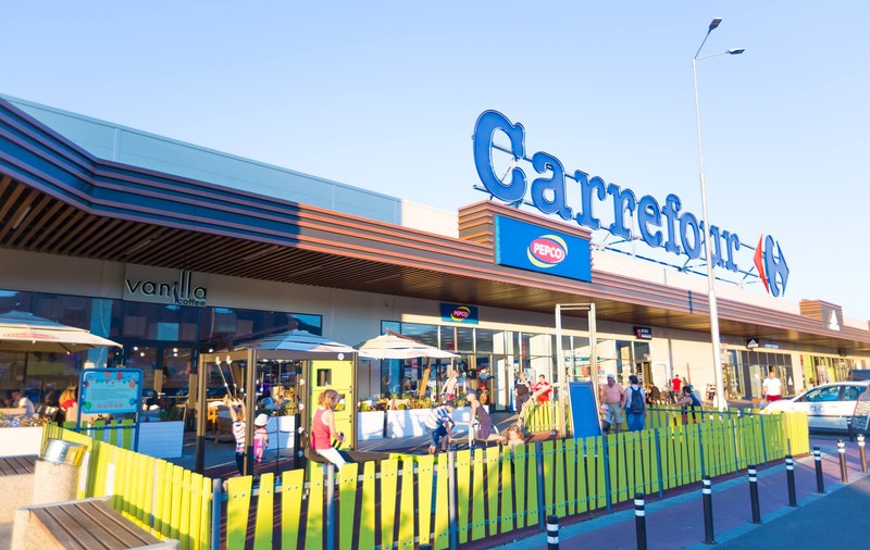 Carrefour a schimbat directorul magazinului din Brașov unde o fată de 18 ani a fost agresată de serviciul de pază