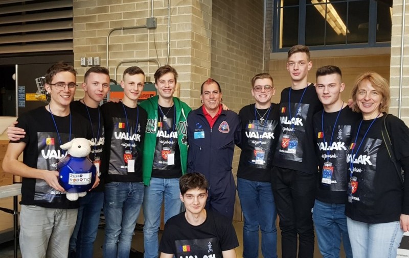 Opt elevi din Sibiu, premiați de NASA la un concurs de robotică în SUA. Liceeni au controlat sateliți și roboți