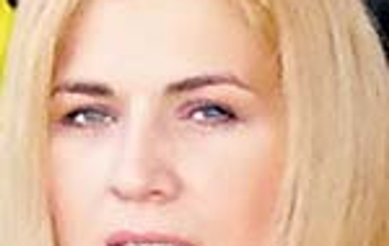Liana Stanciu face cadouri