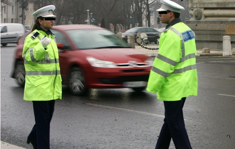 Poliţişti, bătuţi într-o secţie din Capitală