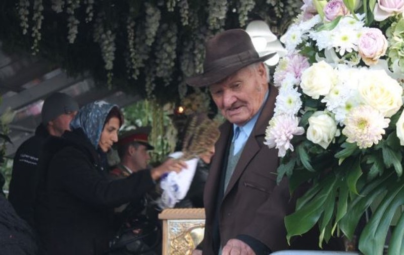 Un bărbat care nu a mai fost în România din 1941 a venit la racla cu moaștele Sfintei Parascheva