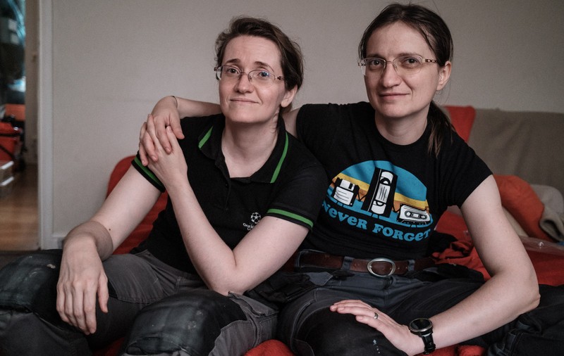 Viața în Marea Britanie a unui cuplu de românce gay: „N-avem cum să salvăm România pe care ne-o dorim noi”