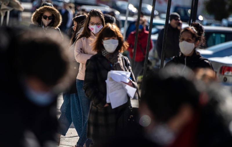 Studiu Stanford: noul coronavirus ar fi infectat cu 50-85% mai mulți oameni decât arată datele oficiale