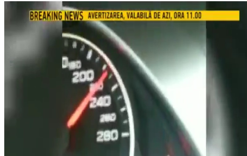 O să ţi se facă PĂRUL MĂCIUCĂ! Vezi cu ce viteză conduce "Fernando Alonso" de România FĂRĂ MÂINI pe Autostrada Transilvania