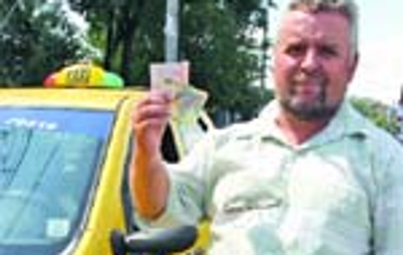 Vara i-a saracit pe taximetristi