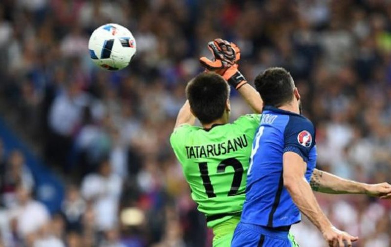 România - Franța 1-2. Giroud a recunoscut: ”Se putea fluiera fault la Tătărușanu!”