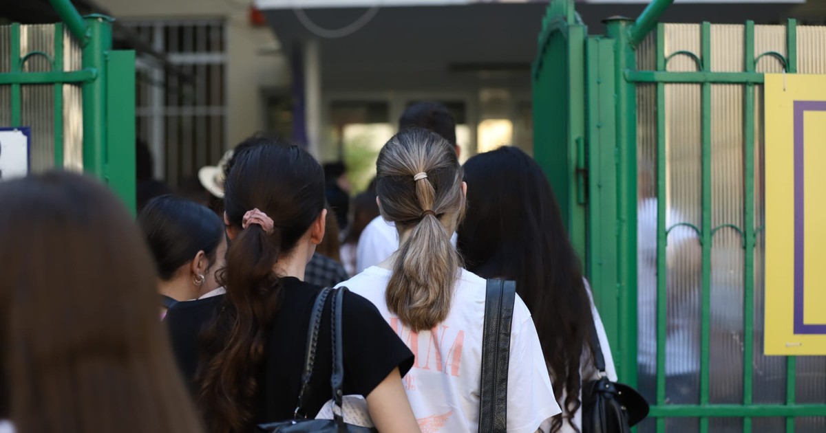Elevii clasei a XII-a au susținut astăzi prima probă de la Bacalaureat. Foto: Vlad Chirea