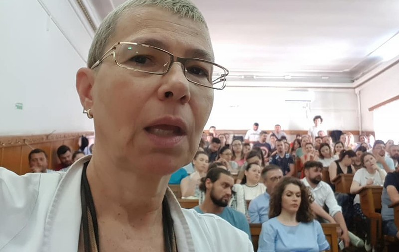Medic ginecolog din cea mai mare maternitate din România: “Parcă suntem într-un film SF, dar numărul de nașteri a rămas același. Doar tăticii sunt supărați”