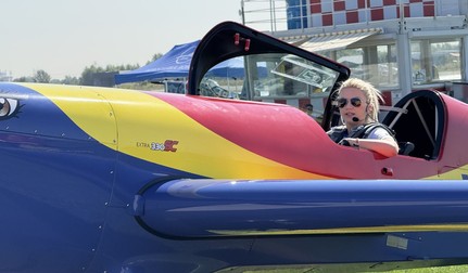 Andreea Bănesaru, singura femeie pilot în cadrul echipei de acrobație Hawks of Romania. Foto: Claudiu Râpan / Libertatea