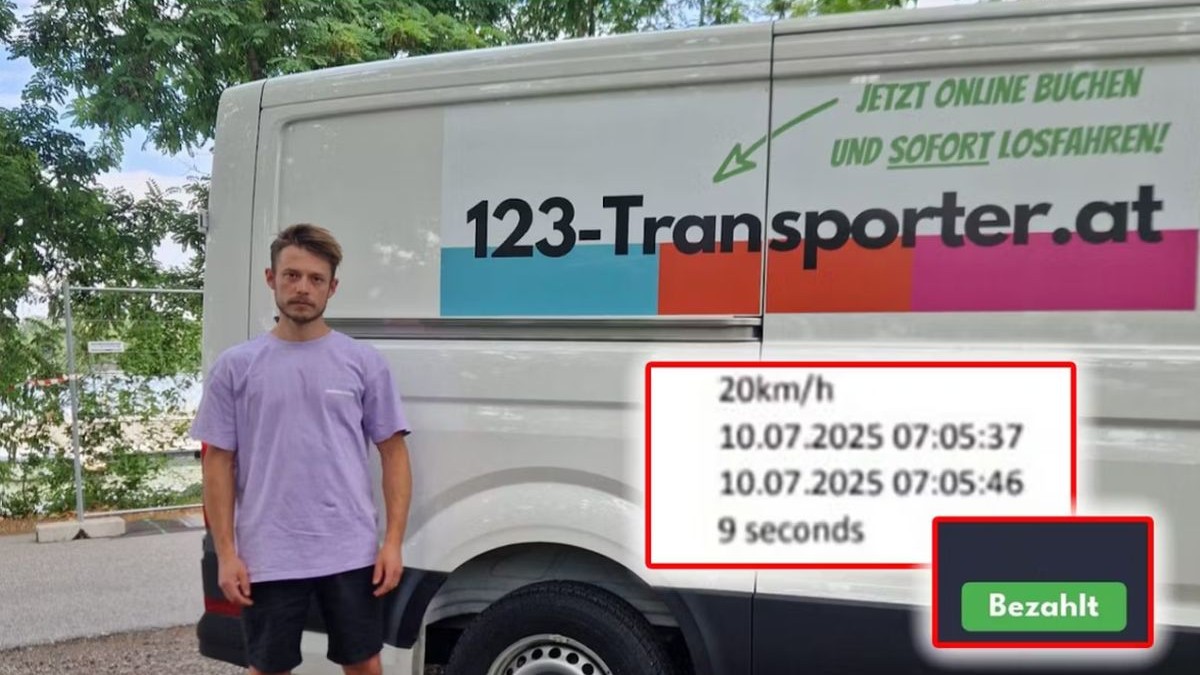 Un bărbat în tricou mov și pantaloni scurți, în fața unei dubițe albe, a firmei de transport 123-Transporter, pe care a închiriat-o ca să o conducă