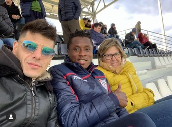 În Italia, alături de familia adoptivă