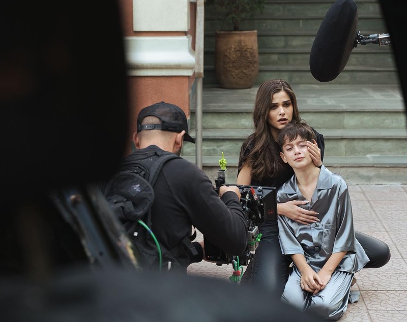 Theo Rose a încheiat filmările pentru serialul Clanul. Artista va naște în curând. „Nervii pe mine cât casa, m-am aricit, după care m-am liniștit”