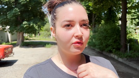 Femeia care a fost rănită spune că a învățat să trăiască sub bombe