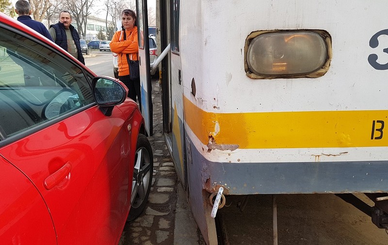 Circulația tramvaielor liniei 41, blocată pe ambele sensuri din cauza unui accident