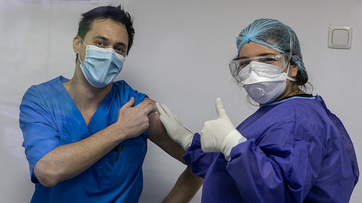 VIDEO Aproape 12.000 de persoane au fost vaccinate în România luni - cel mai mare număr de până acum. 10 reacții adverse raportate
