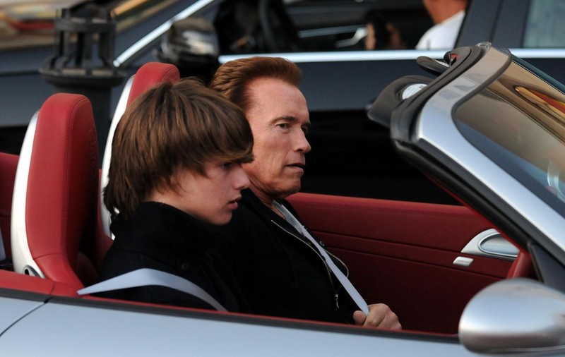 Schwarzenegger nu respectă regulile de circulaţie