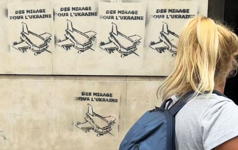 Patru cetățeni din Republica Moldova, judecați la Paris pentru graffiti cu sicrie legate de războiul din Ucraina: „Au demoralizat armata franceză”