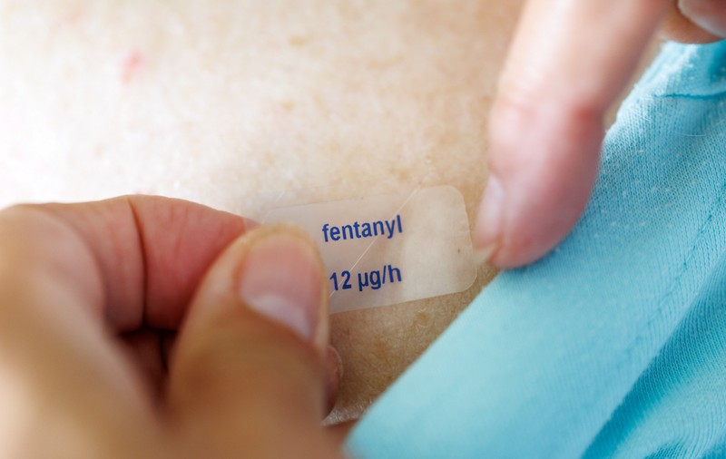 Ce amendă a primit o șoferiță care își lipise un plasture cu fentanil pentru dureri cronice, în Austria
