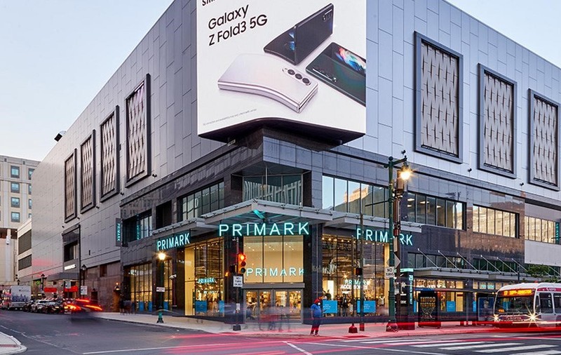 Primark angajează în Iaşi, Craiova, Sibiu, Bacău și București. De la cât încep salariile