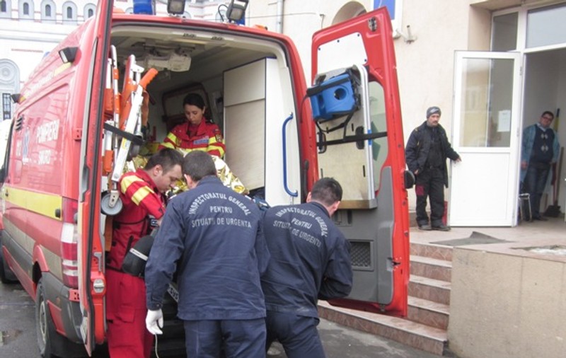 Tânără de 16 ani, găsită spânzurată în casă