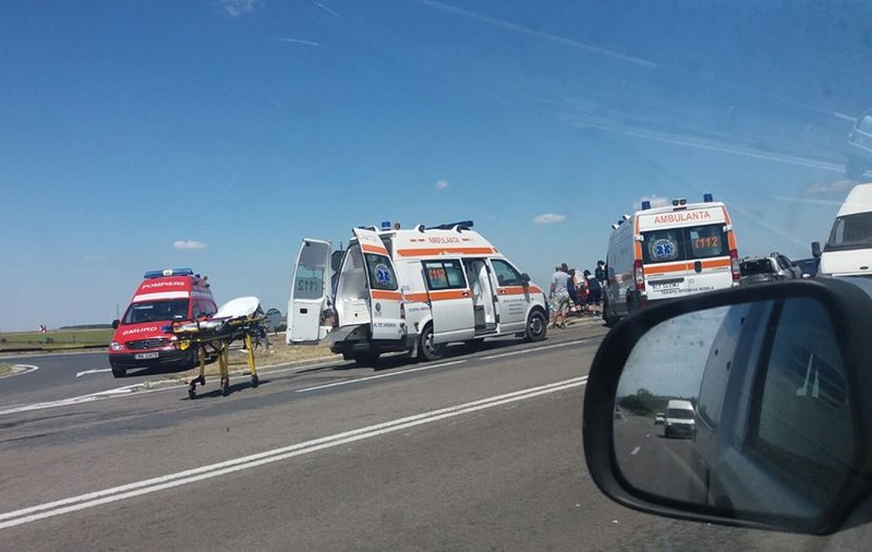 FOTO/ Accident între Mangalia și Olimp. Mai multe mașini au fost făcute praf