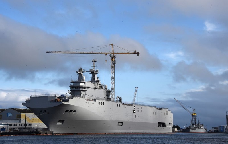 Franţa opreşte livrarea primei nave militare Mistral către Rusia