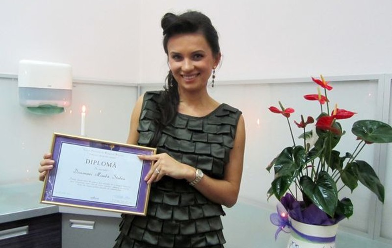 Mirela Stelea, premiată pentru frumuseţe şi eleganţă, alături de Mihaela Rădulescu