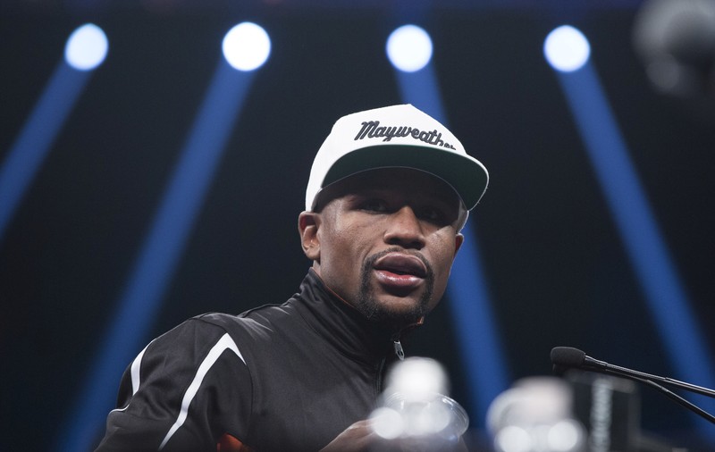 Floyd Mayweather l-a pălmuit pe Manny Pacquiao