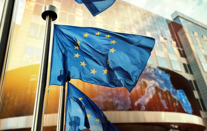 Ipocrizie: UE face din ce în ce mai mult comerț cu dictatori și finanțează astfel amenințări chiar la adresa sa