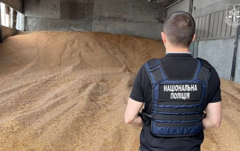 Un deputat ucrainean a furat zeci de tone de soia, după ce a simulat un atac rusesc asupra depozitului de cereale: „A împrăștiat peste tot fragmente de rachete”