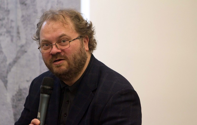 Cum sunt investigate crimele comunismului de cel care a fost reînvestit pentru un nou cincinal: școli de vară, mese de protocol, microbuz care nu s-a mișcat aproape deloc