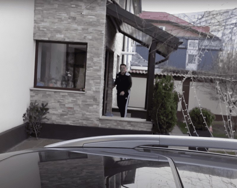 Imagini cu casa în care locuiește Nea Marin. Are o vilă impresionantă în Capitală și valorează peste 200.000 de euro