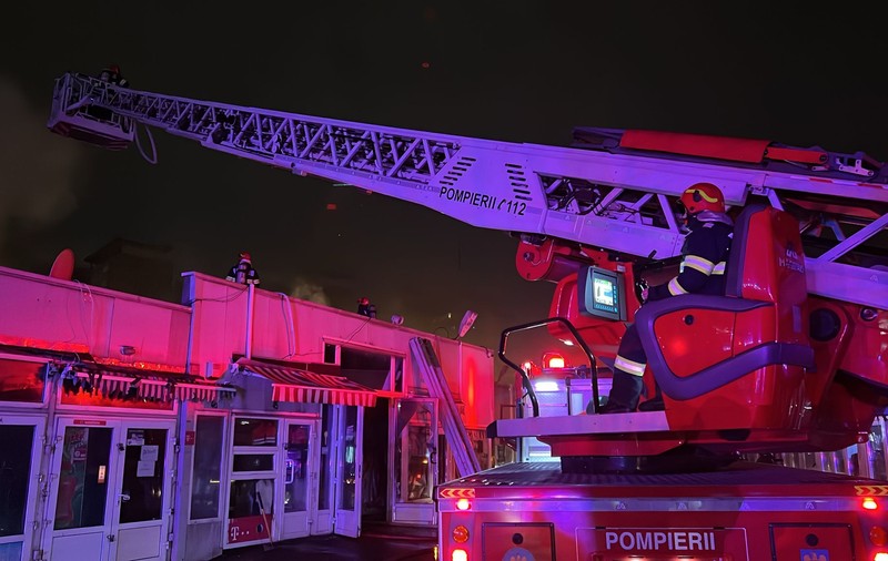 Incendiu puternic la Piața Matache din București, zona Gara de Nord, cu degajări mari de fum. Mesaj RO ALERT emis de autorități