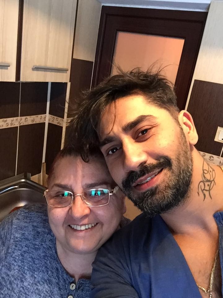 Connect-R își aniversează mama:
