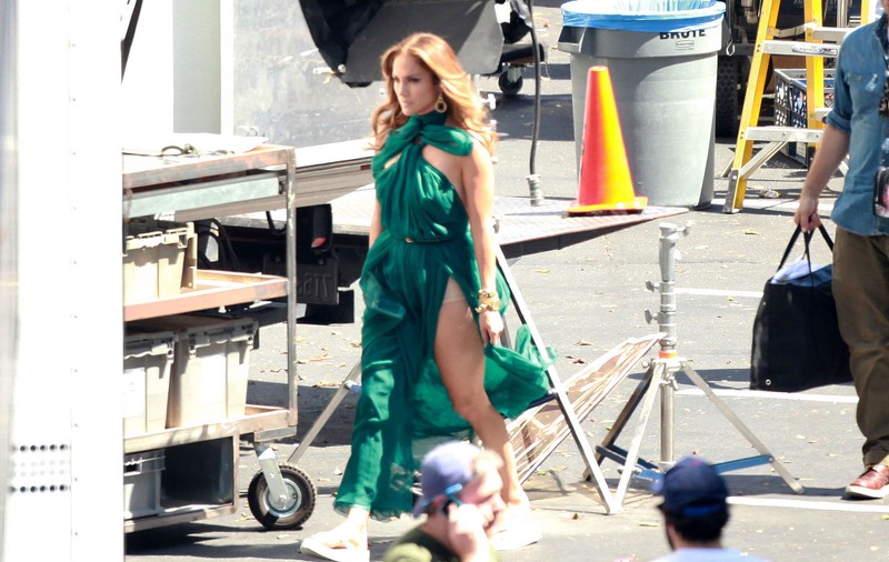 Moartea pasiunii! Jennifer Lopez are chiloţi de babă şi celulita cât casa