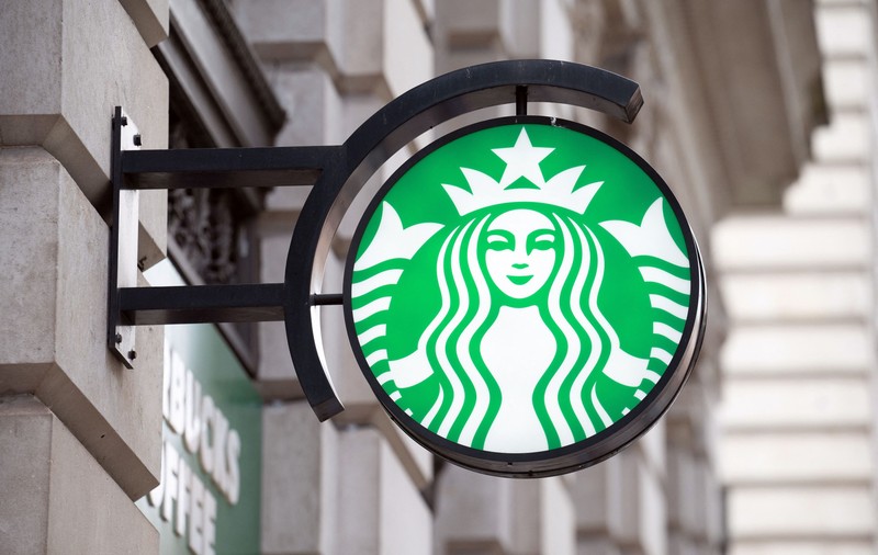Un manager al lanțului de cafenele Starbucks a obținut despăgubiri uriașe, în SUA, după ce a susținut că a fost dat afară din cauză că „eram de culoare albă”