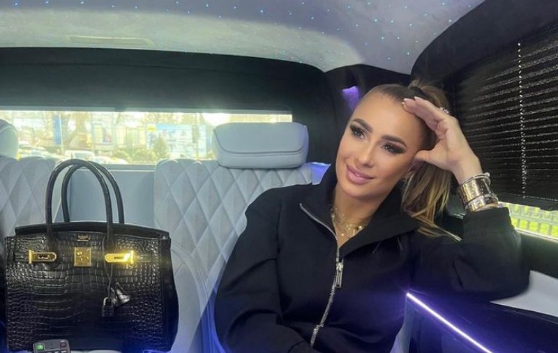 Anamaria Prodan s-a afișat cu noul iubit. Sunt împreună de câteva luni: „Un bărbat puternic din naștere, pe care nu îl car eu în spate”