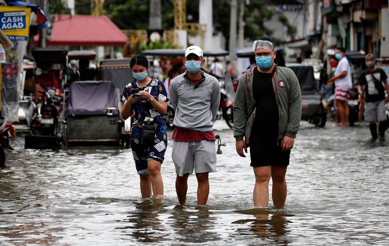 VIDEO | Aproape 1 milion de oameni din Filipine, evacuați din calea celui mai puternic taifun. Oficial: „După COVID-19 vine un alt dezastru”