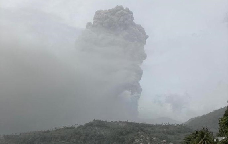 Alertă pe o insulă din Caraibe, după erupția unui vulcan, pentru prima oară în 40 de ani
