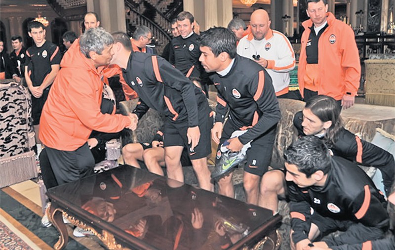 Mircea Lucescu a revenit la Şahtior Doneţk după 50 de zile de pauză: "Sunt un fenomen!"