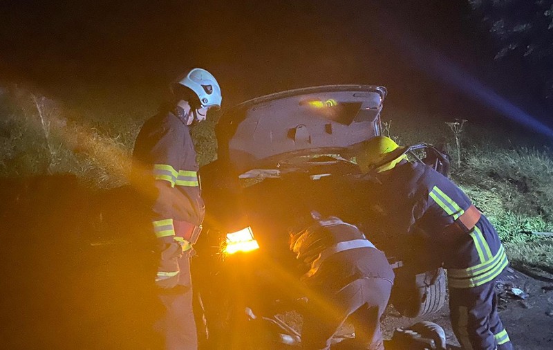 VIDEO - Alex avea 19 ani și murit pe loc în urmă cu două seri, în drum spre Rădăuți. Conducea o mașină cu volan pe dreapta și a intrat în plin într-un copac