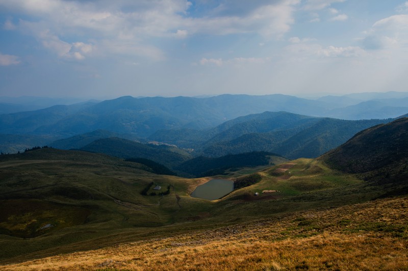 Lacul Vulturilor din Muntii Siriu, judetul Buzau.