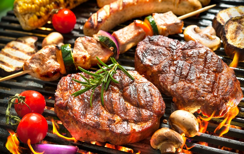 Cum prepari carnea pentru grătarul de 1 Mai. Trucuri pentru un grătar de nota 10