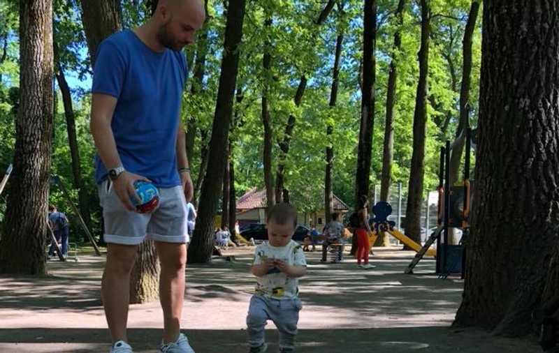 Video EXCLUSIV/ Andrei Ștefănescu, mărturisiri despre viața de tată. ”Țipă al naibii de puternic”