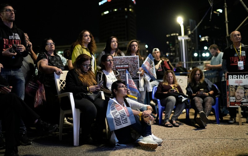 13 israelieni și 7 cetățeni străini au fost predați Crucii Roșii și vor ajunge în Israel. Joe Biden și Egiptul au intervenit pentru a rezolva impasul eliberării ostaticilor