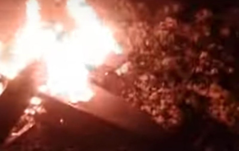 Momentul în care polițiștii de frontieră ucraineni coboară drona-momeală rusă folosind o mitralieră obișnuită | VIDEO